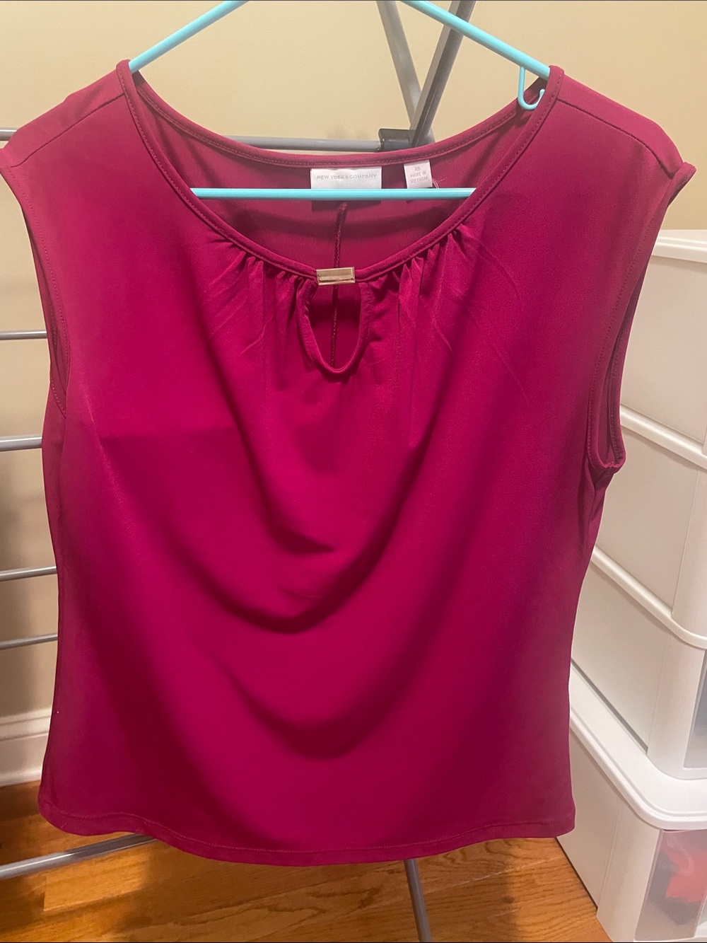 NY Collection Sleeveless Keyhole Top - Berry Red